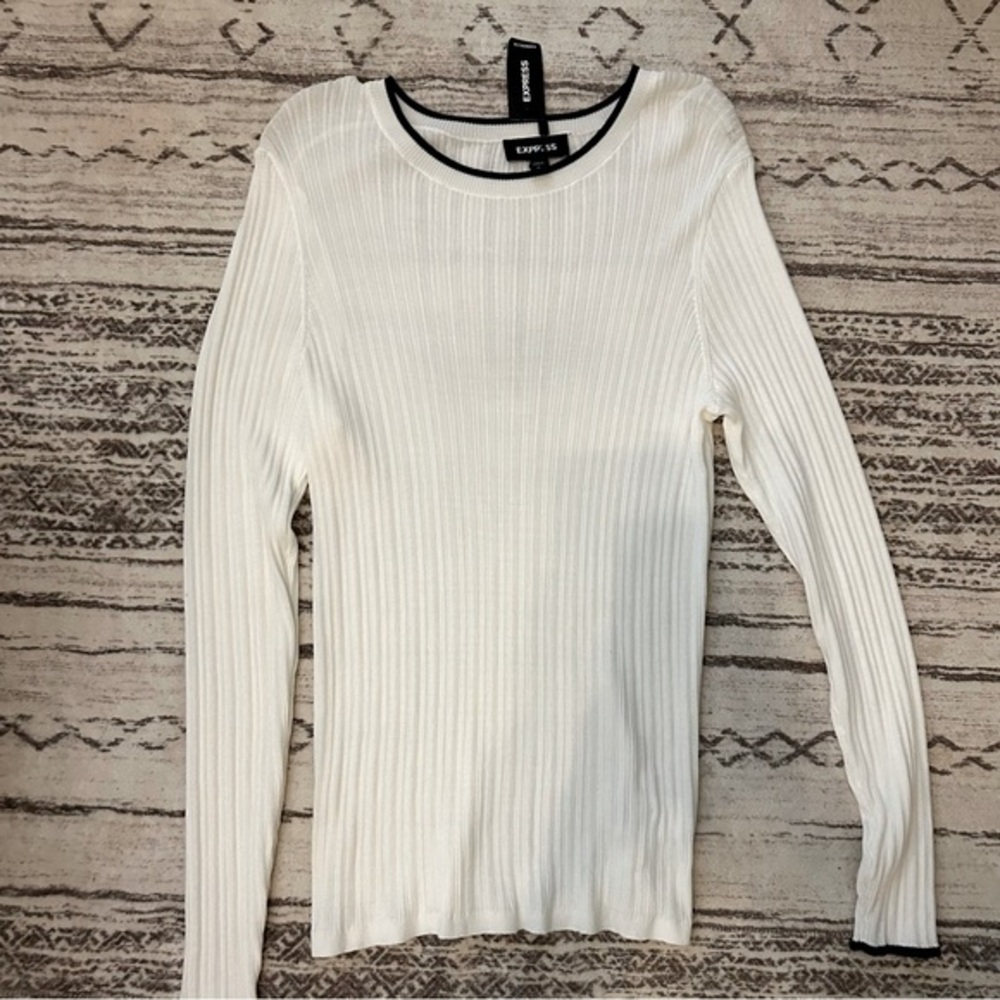 NWT Express White and Black Hem Trim Ribbed Sweater, size Medium
